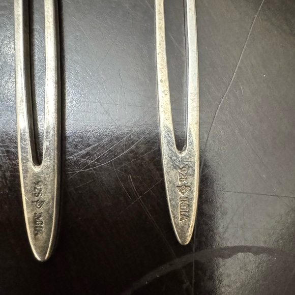 Sterling Silver Silpada Long Cut Out Back
Hoop Earrings 3" x 5mm W1909 - Picture 4 of 4